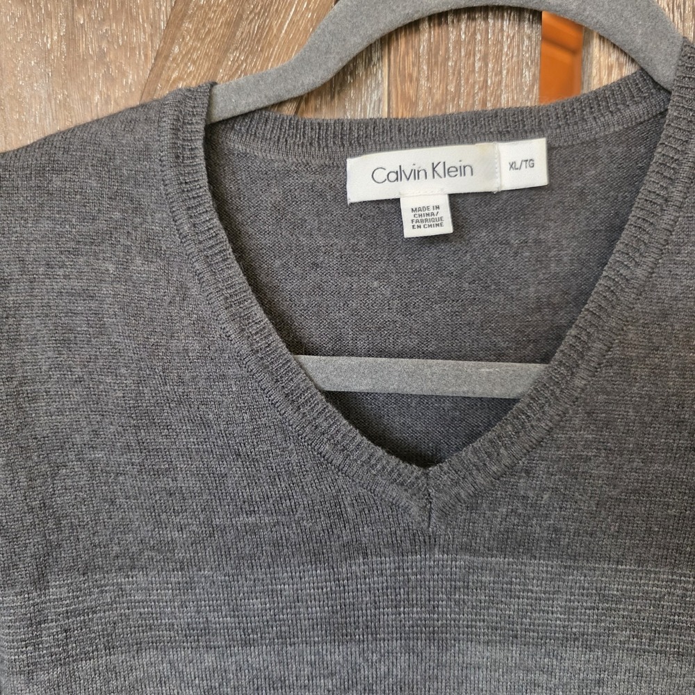 Calvin Klein Sweater Men's Size XL Gray Striped Wool Blend Long Sleeve V Neck - Picture 2 of 6